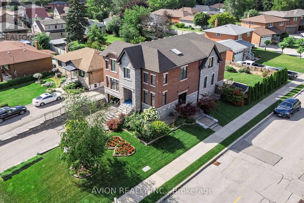 220 Falstaff Avenue, Toronto (maple Leaf)