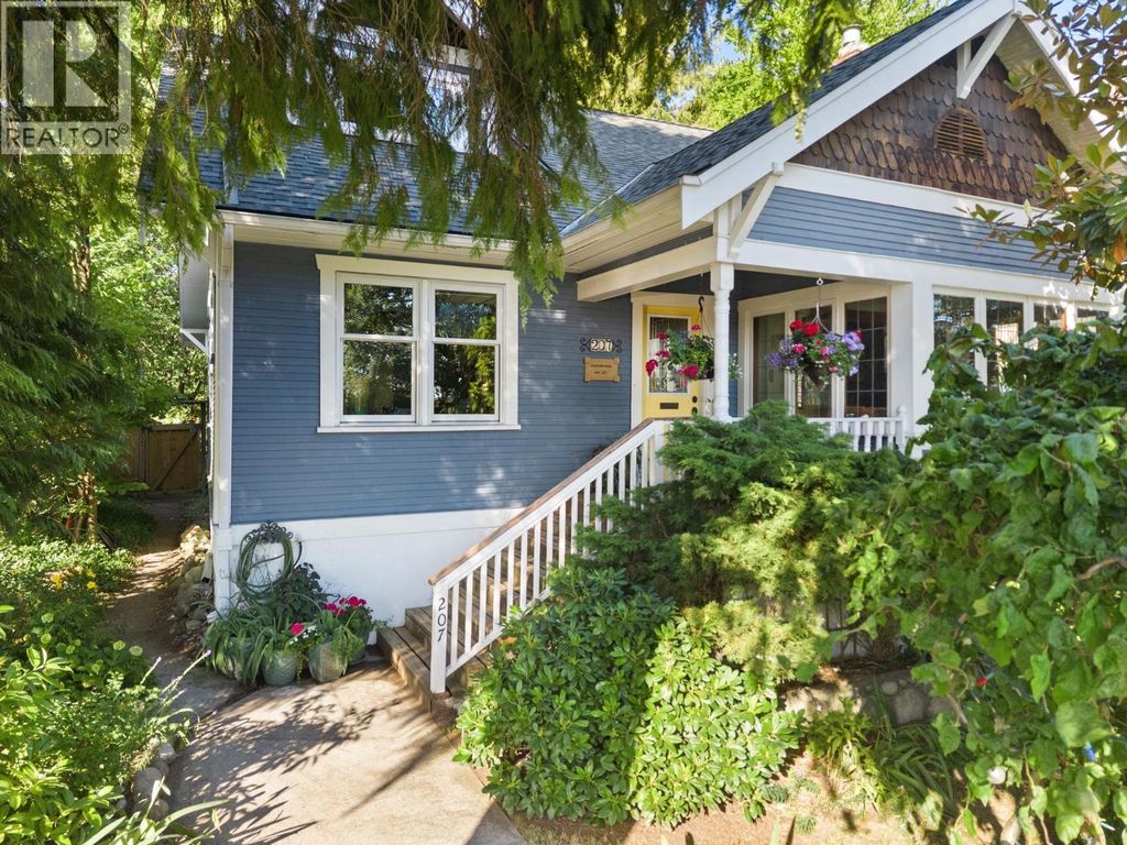 207 Eighth Street, New Westminster