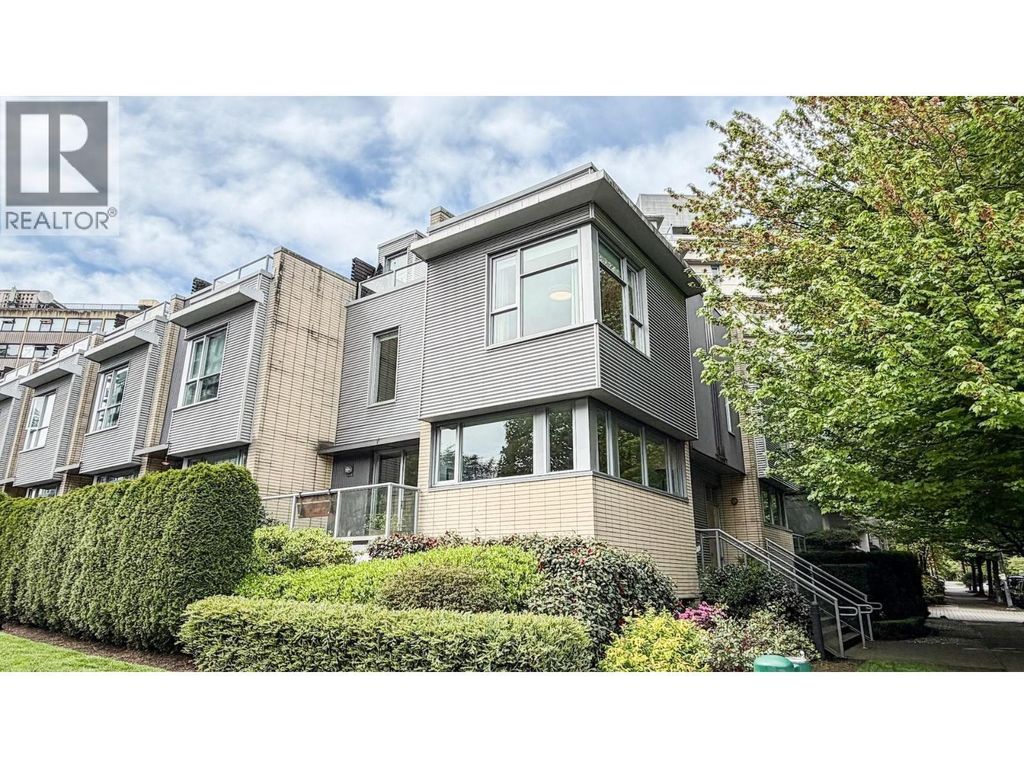 390 E 11th Ave, Vancouver