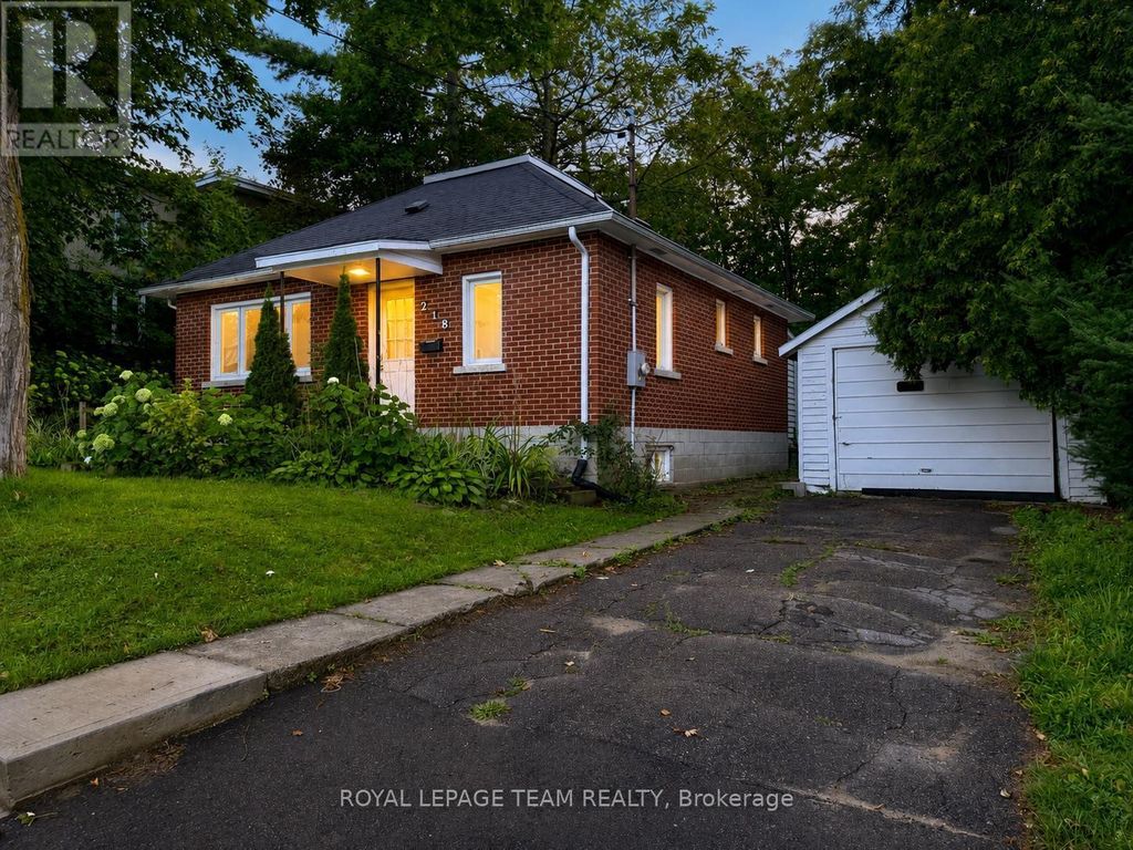 218 Fraser Street, Pembroke