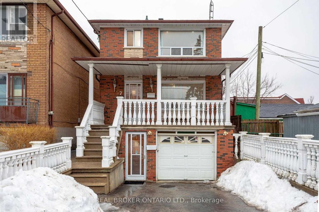 Upper - 57 Lanark Avenue, Toronto (oakwood Village)