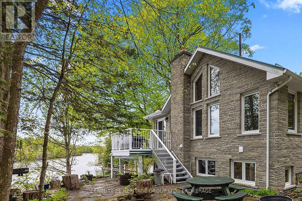 8126 Perth Road, South Frontenac (frontenac South)