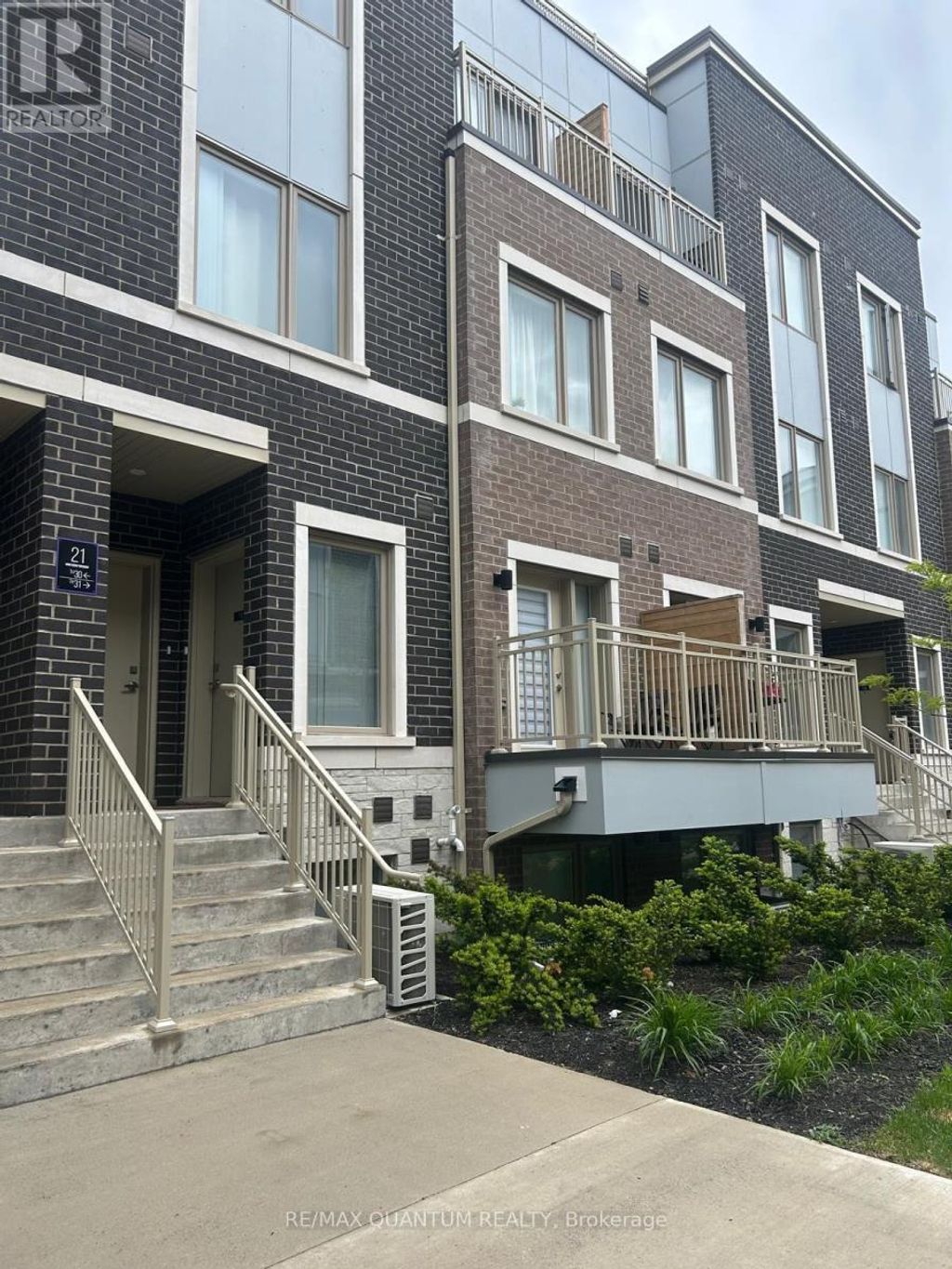 32 - 21 Honeycrisp Crescent, Vaughan (vaughan Corporate Centre)