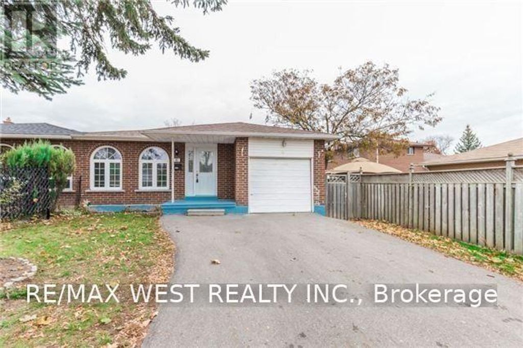 Upper - 82 Marchbank Crescent, Brampton (central Park)