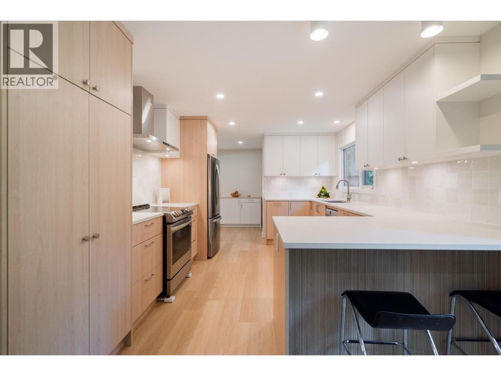 1139 Heritage Boulevard, North Vancouver