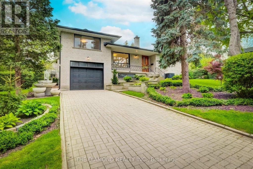 15 Government Road, Toronto (kingsway South)