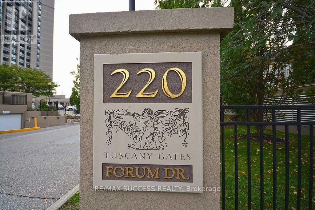 701 - 220 Forum Drive, Mississauga (hurontario)