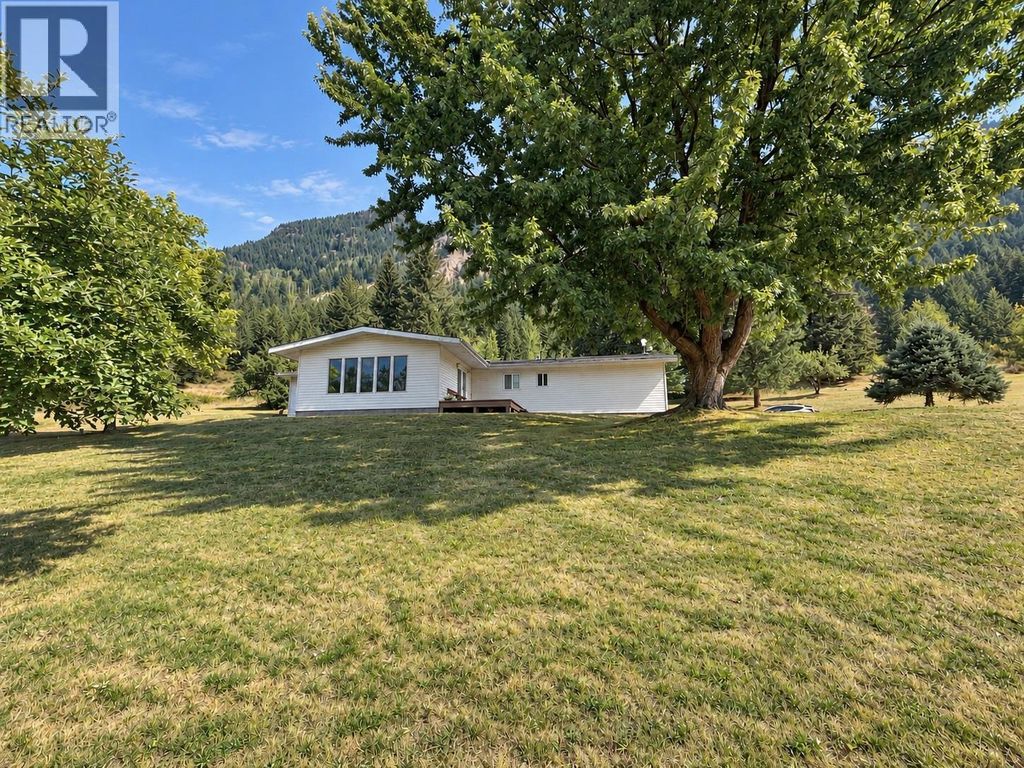 372 Agate Bay Road, Barriere