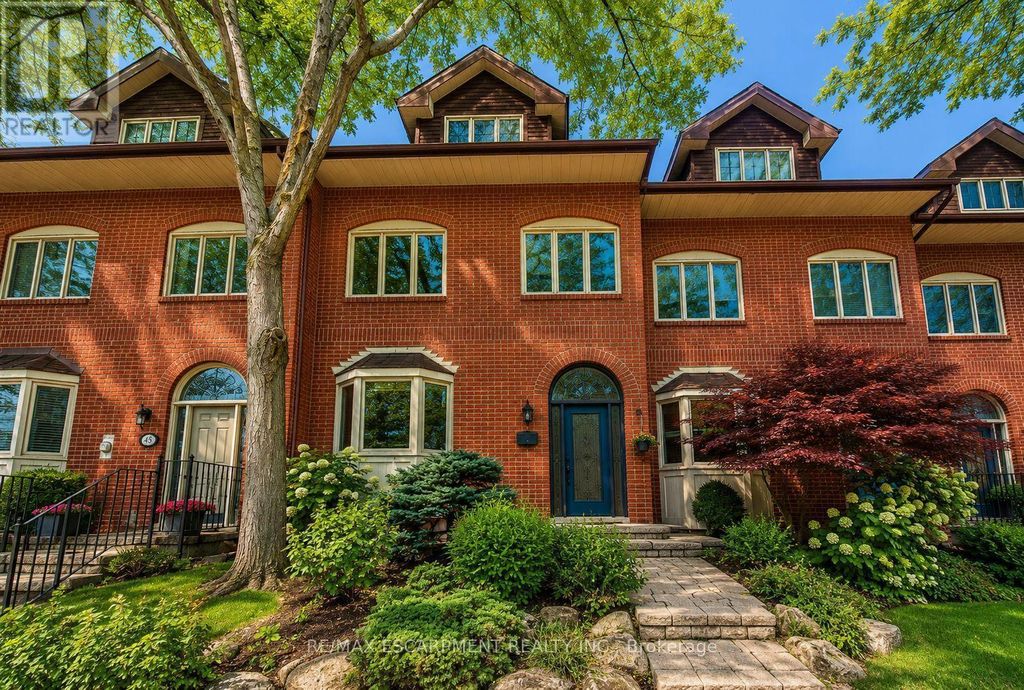 45 Tradewind Drive, Oakville (br Bronte)