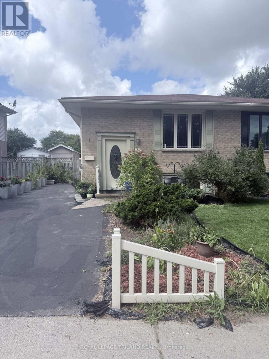 85 Bonaventure Drive, London East (east I)