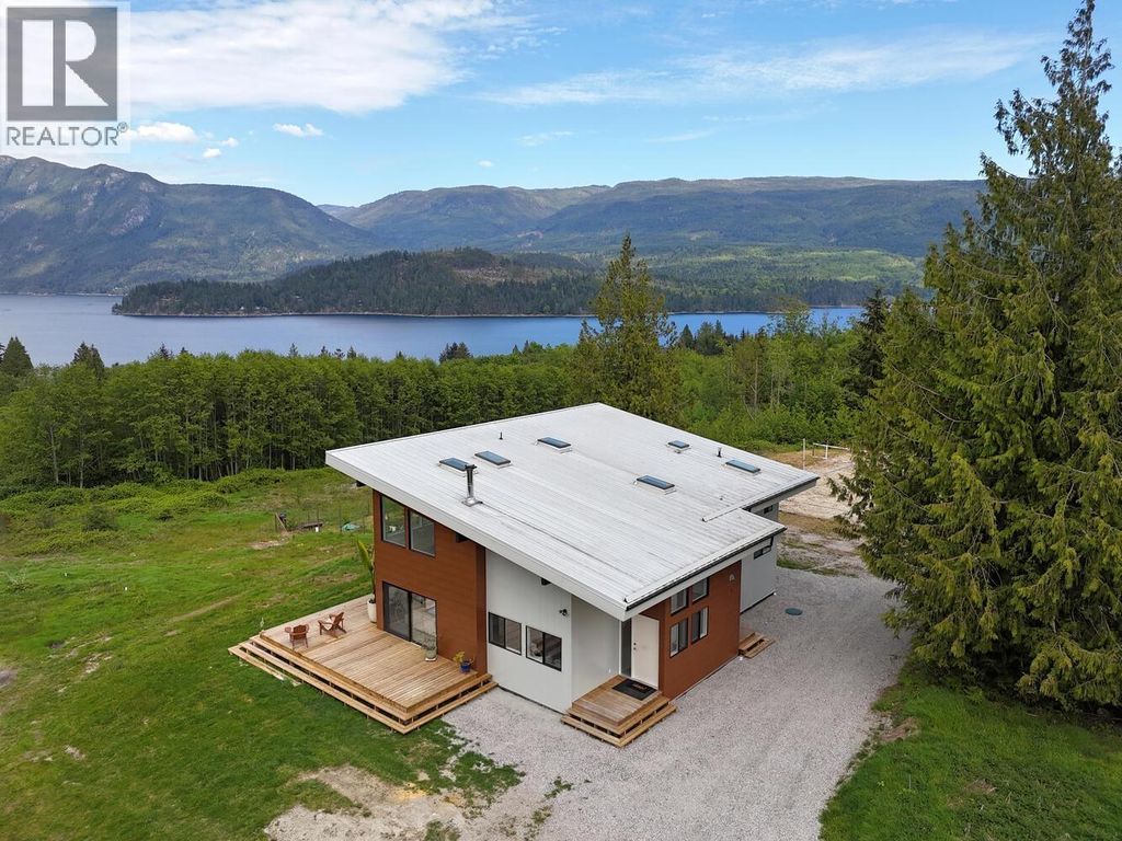 6400 Crowston Road, Sechelt