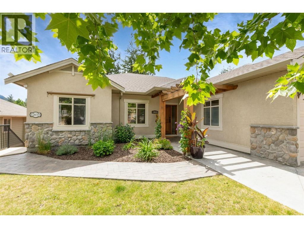 12633 Driftwood Court, Lake Country