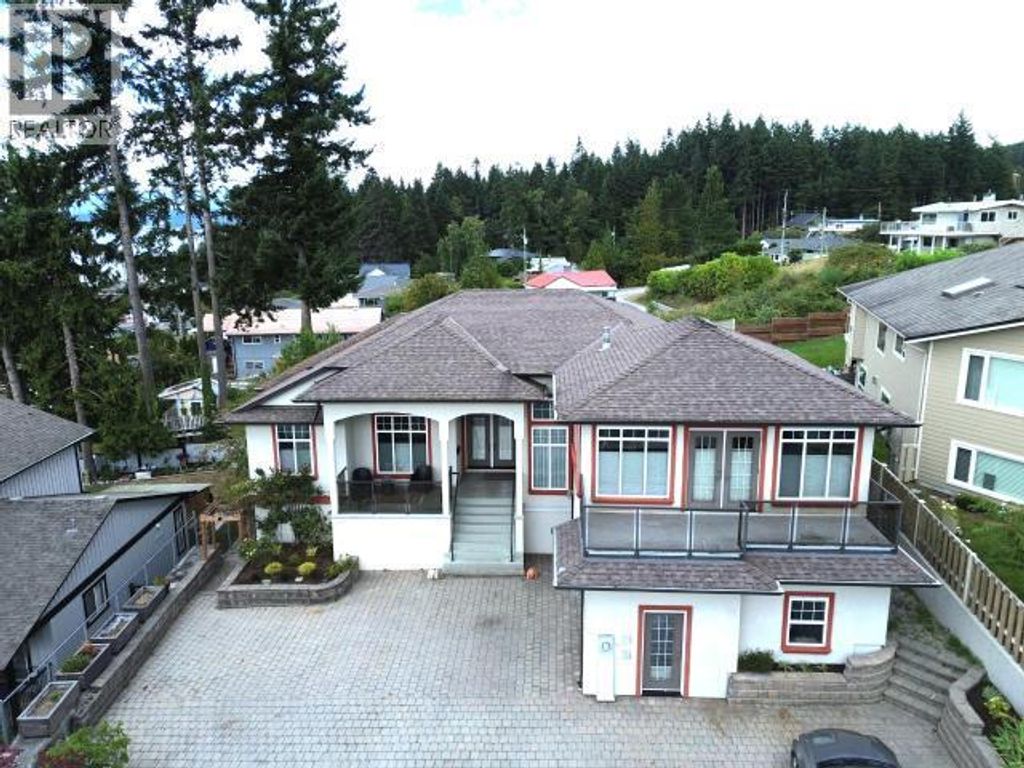 6929 Retaskit Crt, Powell River