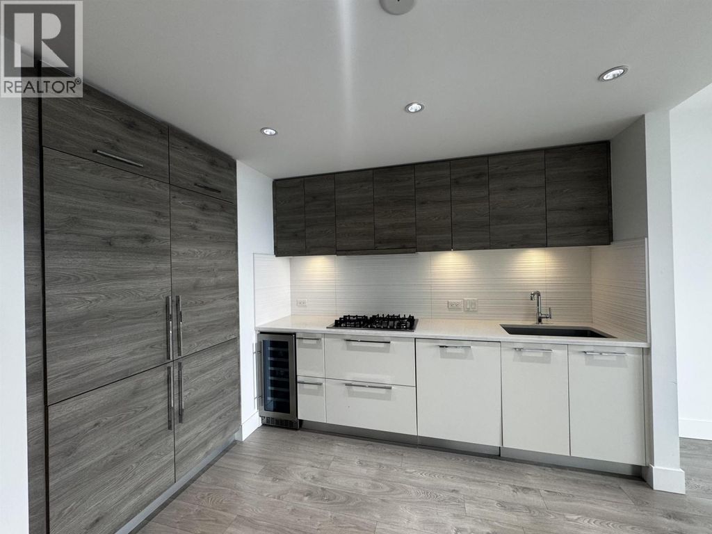 709 7388 Kingsway, Burnaby