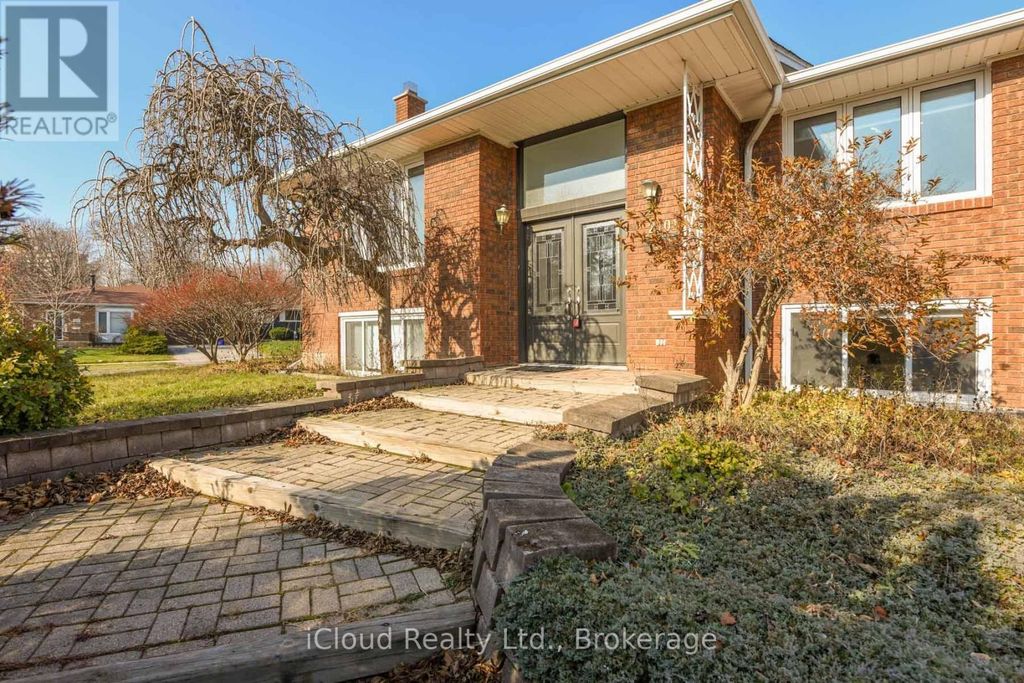 2101 Parkway Drive, Burlington (mountainside)