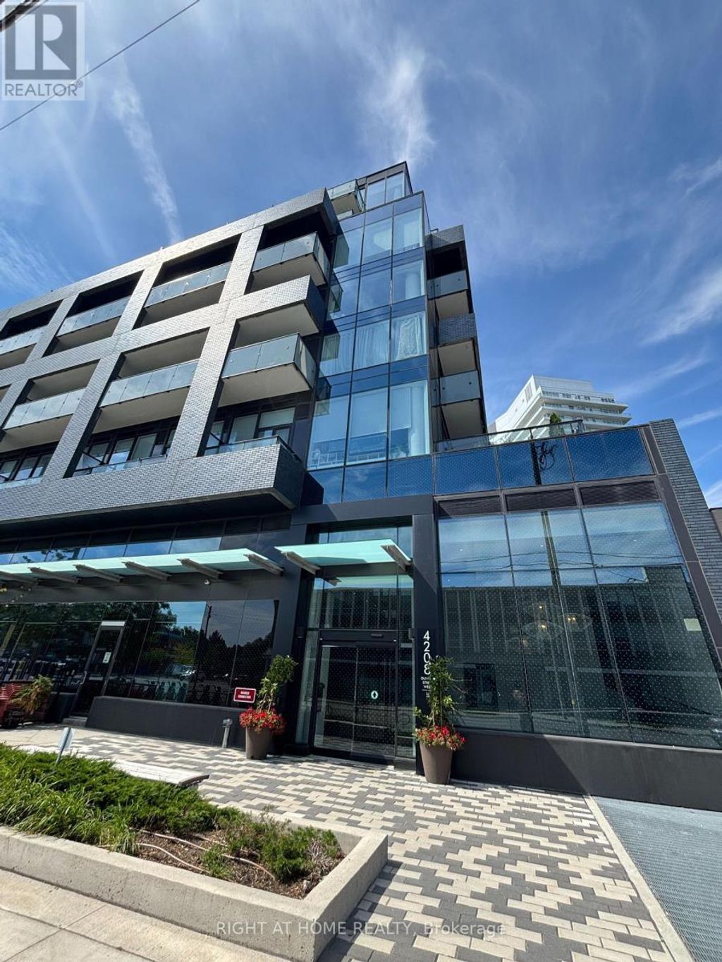 317 - 4208 Dundas Street W, Toronto (edenbridge-Humber Valley)