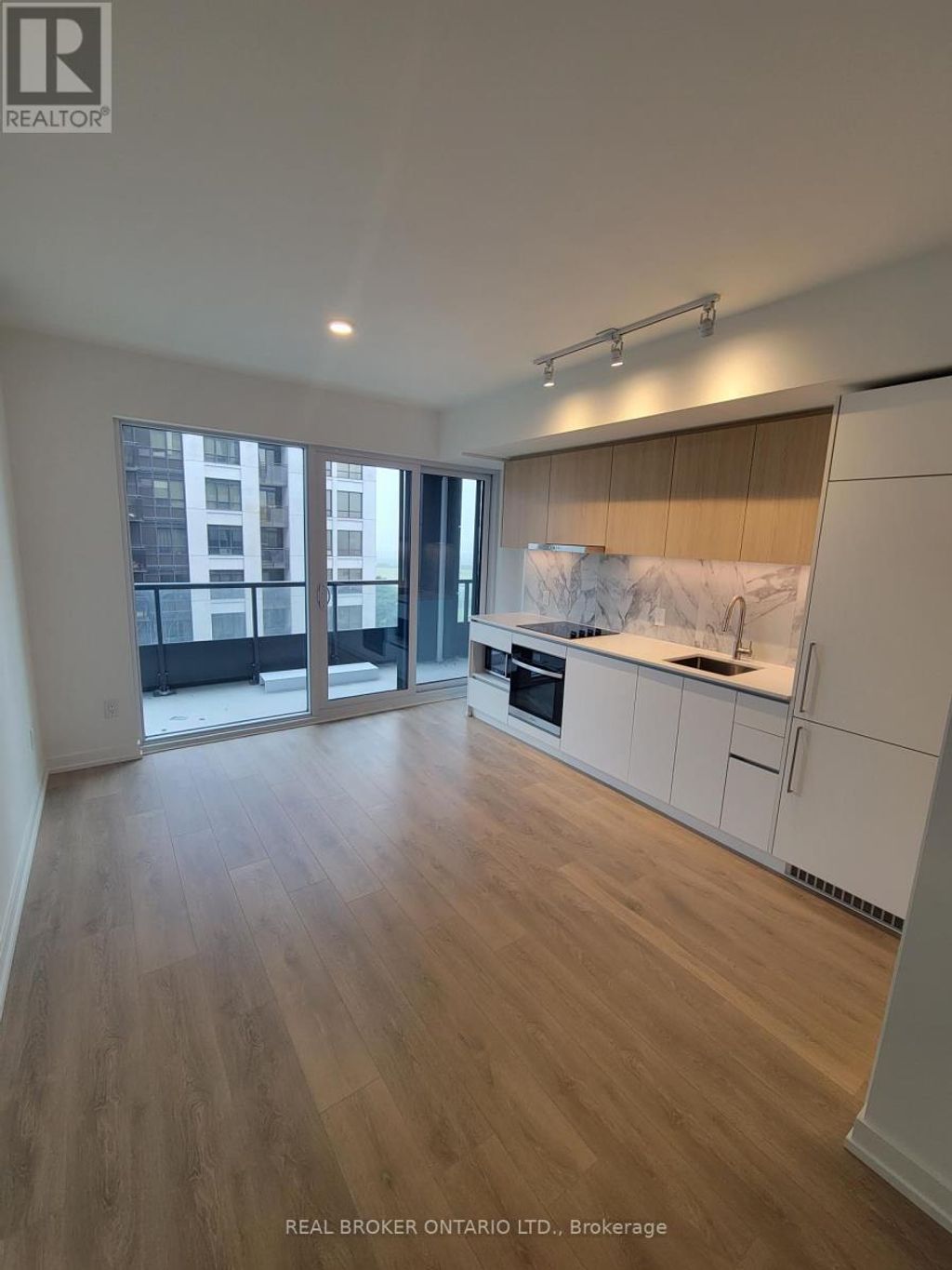 911 - 1100 Sheppard Avenue W, Toronto (york University Heights)