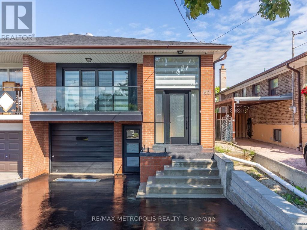 Upper - 62 Davelayne Road, Toronto (humbermede)
