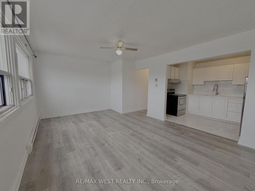 1687 St Clair Avenue W, Toronto (weston-Pellam Park)