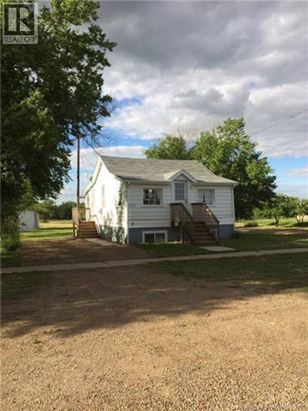 132 3 Avenue E, Empress