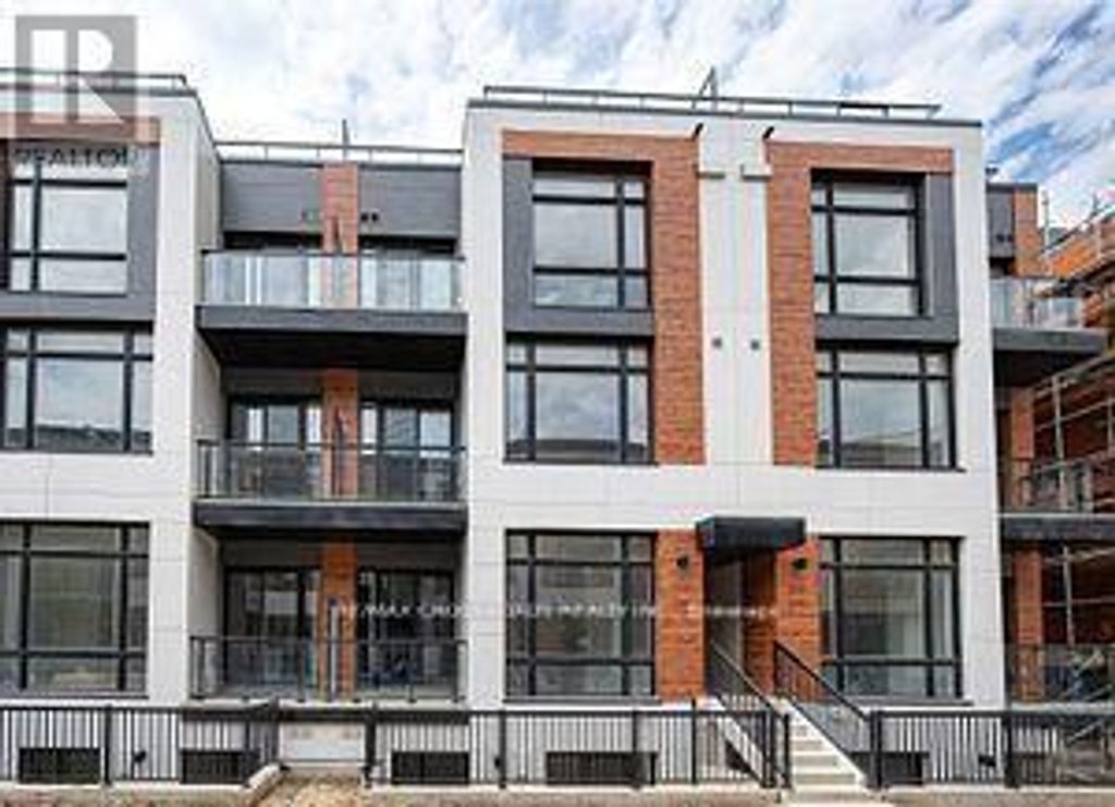 1212 - 10 David Eyer Road E, Richmond Hill