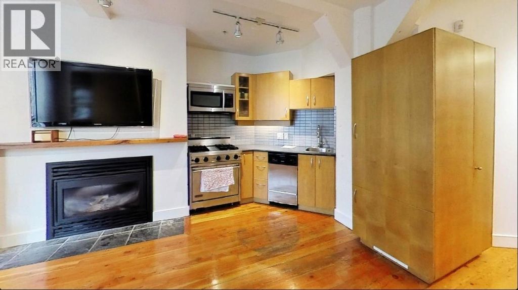 303 1216 Homer Street, West Vancouver