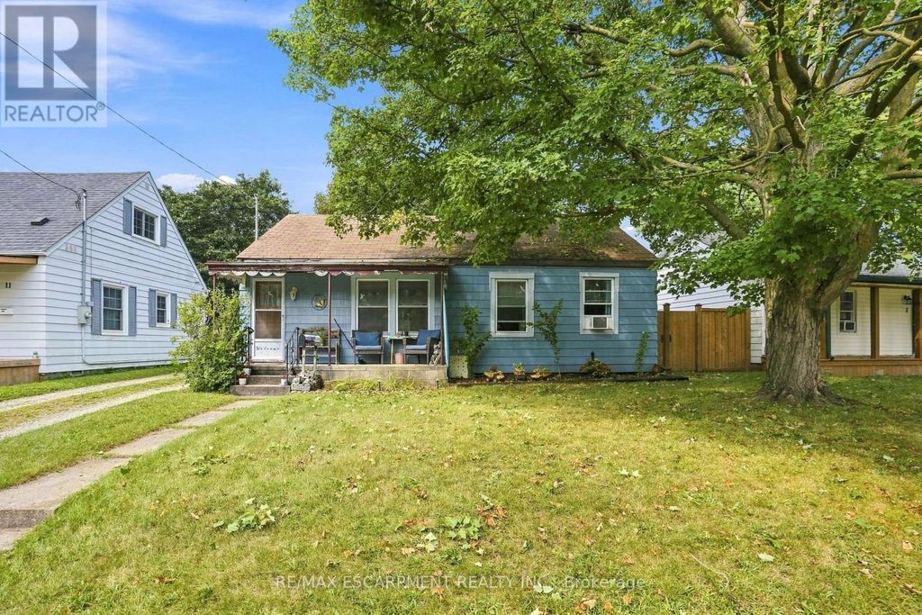 9 Lancaster Avenue, Brantford