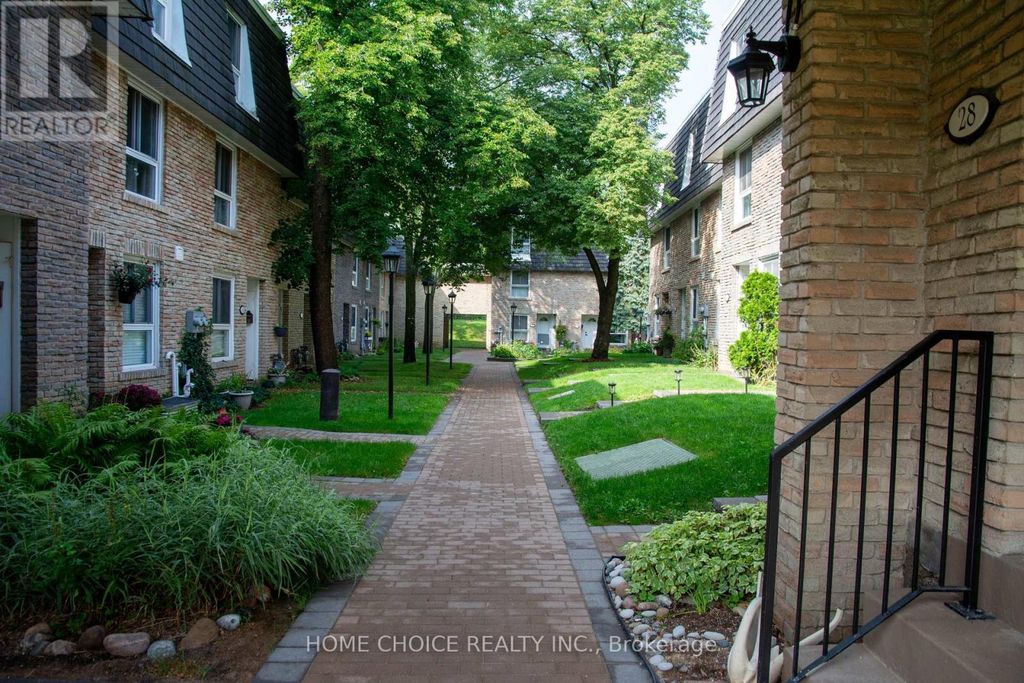 28 Tangle Briarway, Toronto (bayview Village)