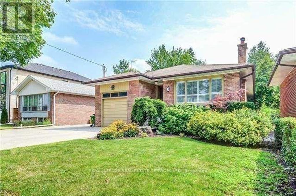 9 Stockbridge Avenue, Toronto (stonegate-Queensway)