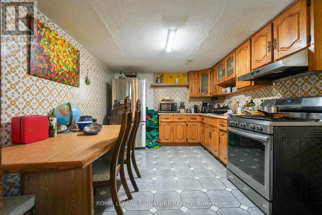 Room #3 - 674 Abana Road, Mississauga (cooksville)