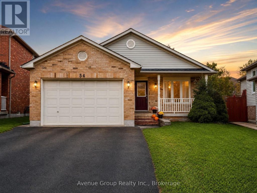 Lower - 54 Leggott Avenue, Barrie (painswick North)