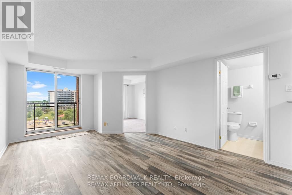 5s - 310 Central Park Drive, Ottawa