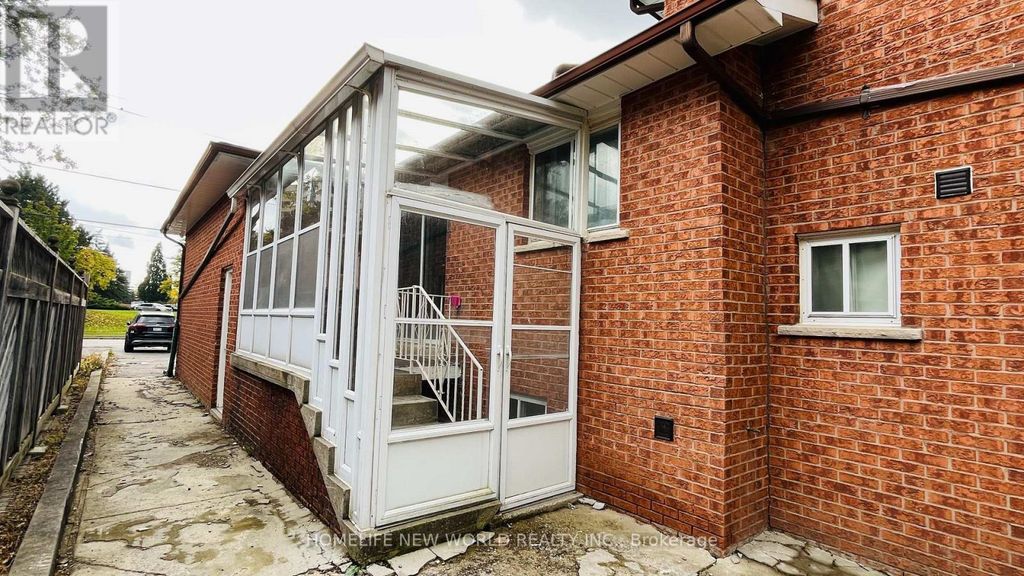Lower - 38 Weldrick Road W, Richmond Hill (north Richvale)