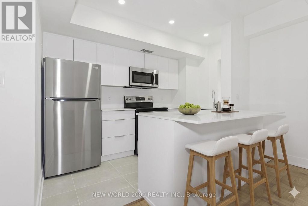 206 - 110 St Clair Avenue W, Toronto (yonge-St. Clair)