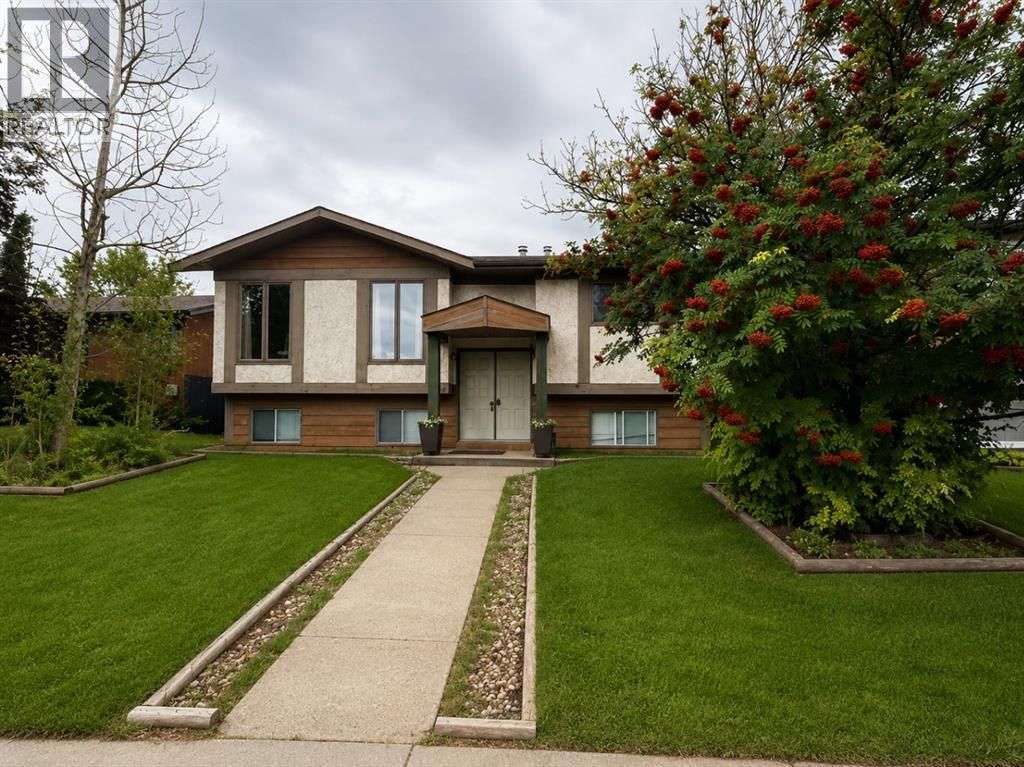 903 10 Avenue, High River
