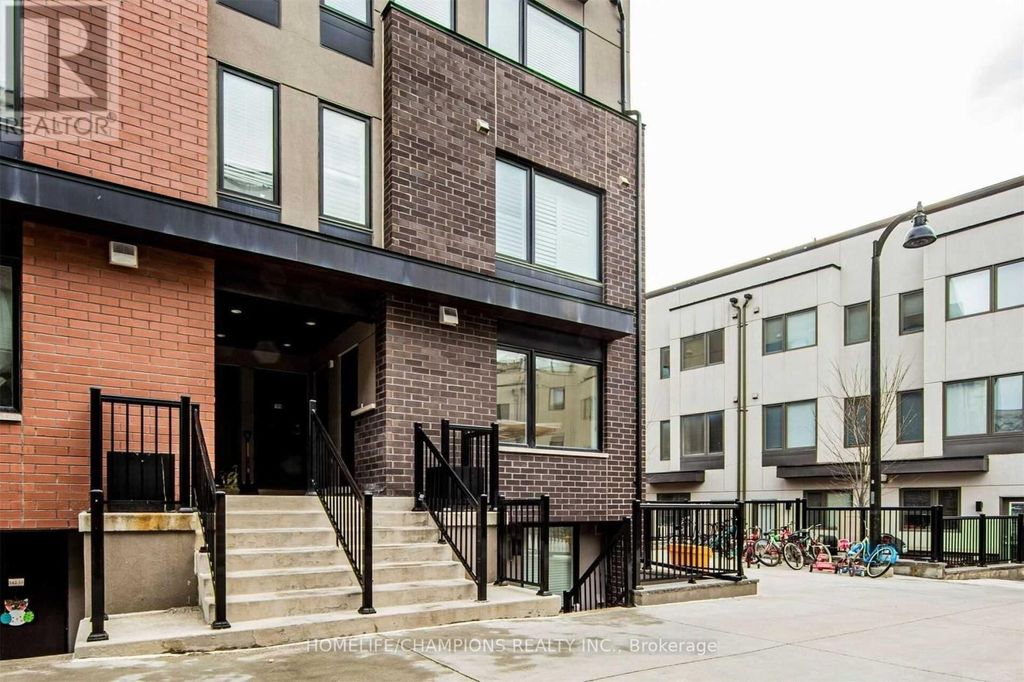 18 - 142 William Duncan Road, Toronto (downsview-Roding-Cfb)