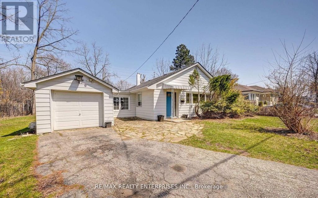 1235 Old River Road, Mississauga (mineola)