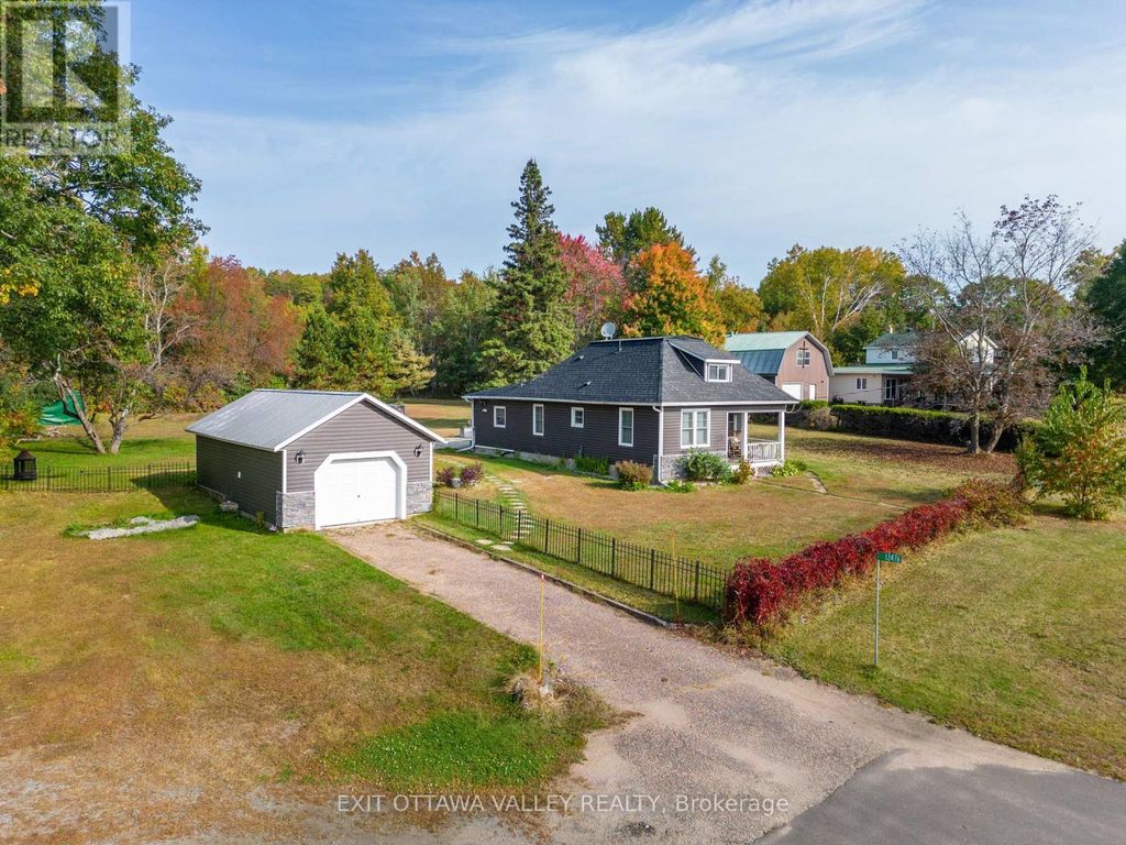 12476 60 Highway, North Algona Wilberforce