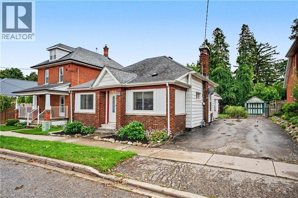 600 Peel Street, Woodstock