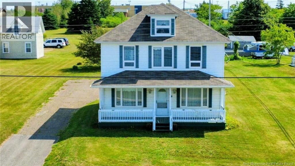 98 Saint-pierre E Boulevard, Caraquet