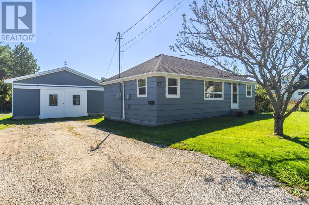 37 Pleasant Street, Yarmouth