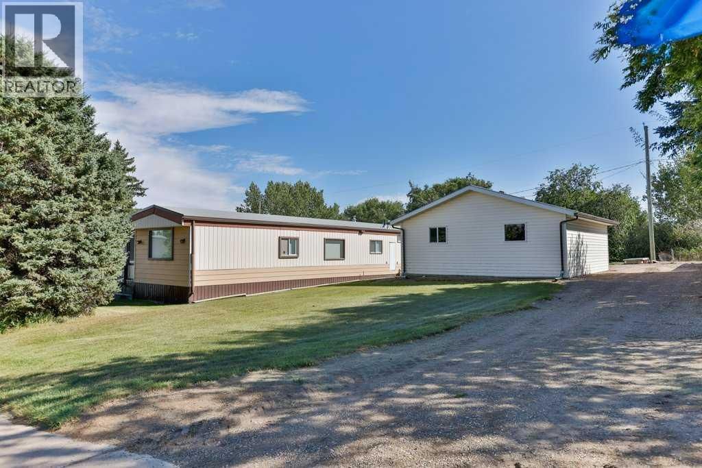 204 1 Street N, Lomond