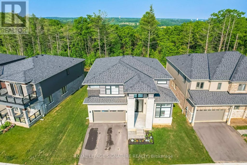 127 Court Drive, Brant (paris)