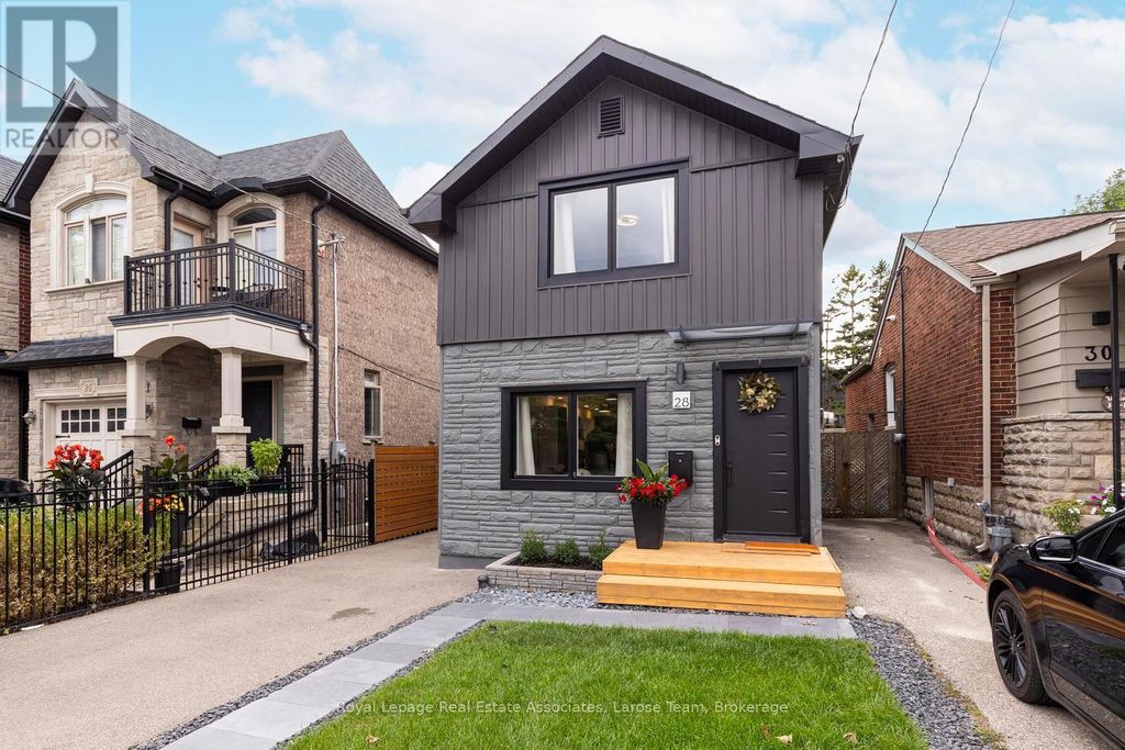 28 Thirtieth Street, Toronto (long Branch)