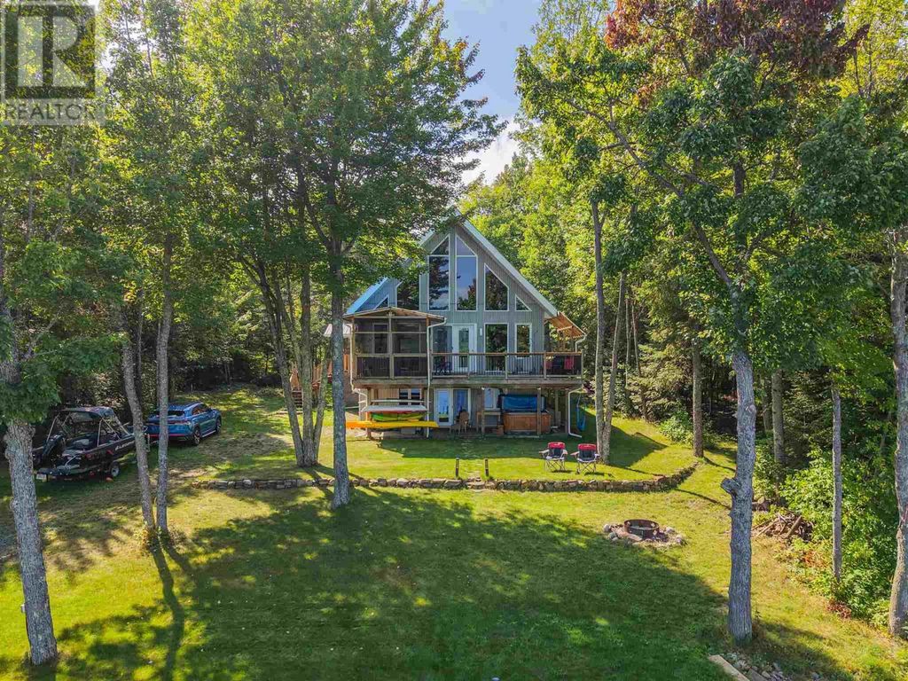 760 Finns Bay Rd N, Laird
