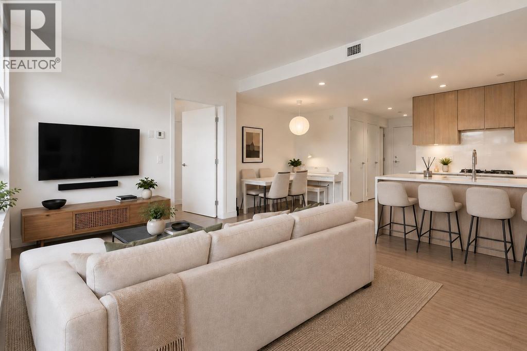 203 747 E 3rd Street, North Vancouver