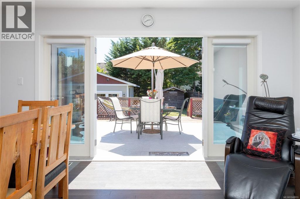 367 Vincent Ave, Saanich