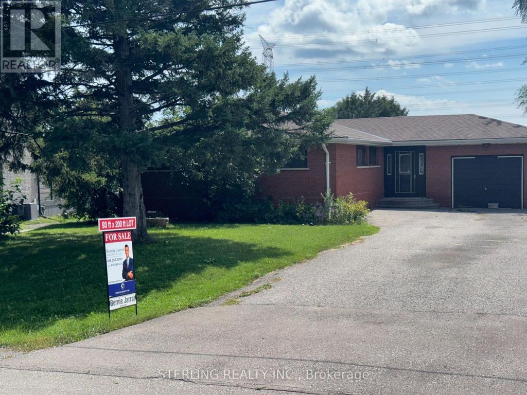 817 Jomar Avenue, Pickering