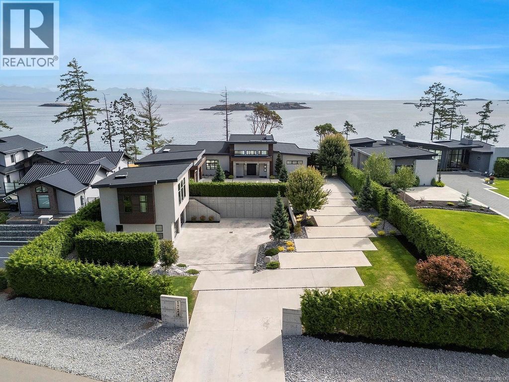 1724 Oak Leaf Dr, Nanoose Bay