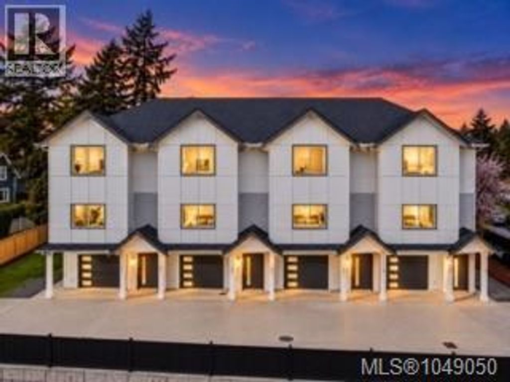 3 621 Broadway St, Saanich